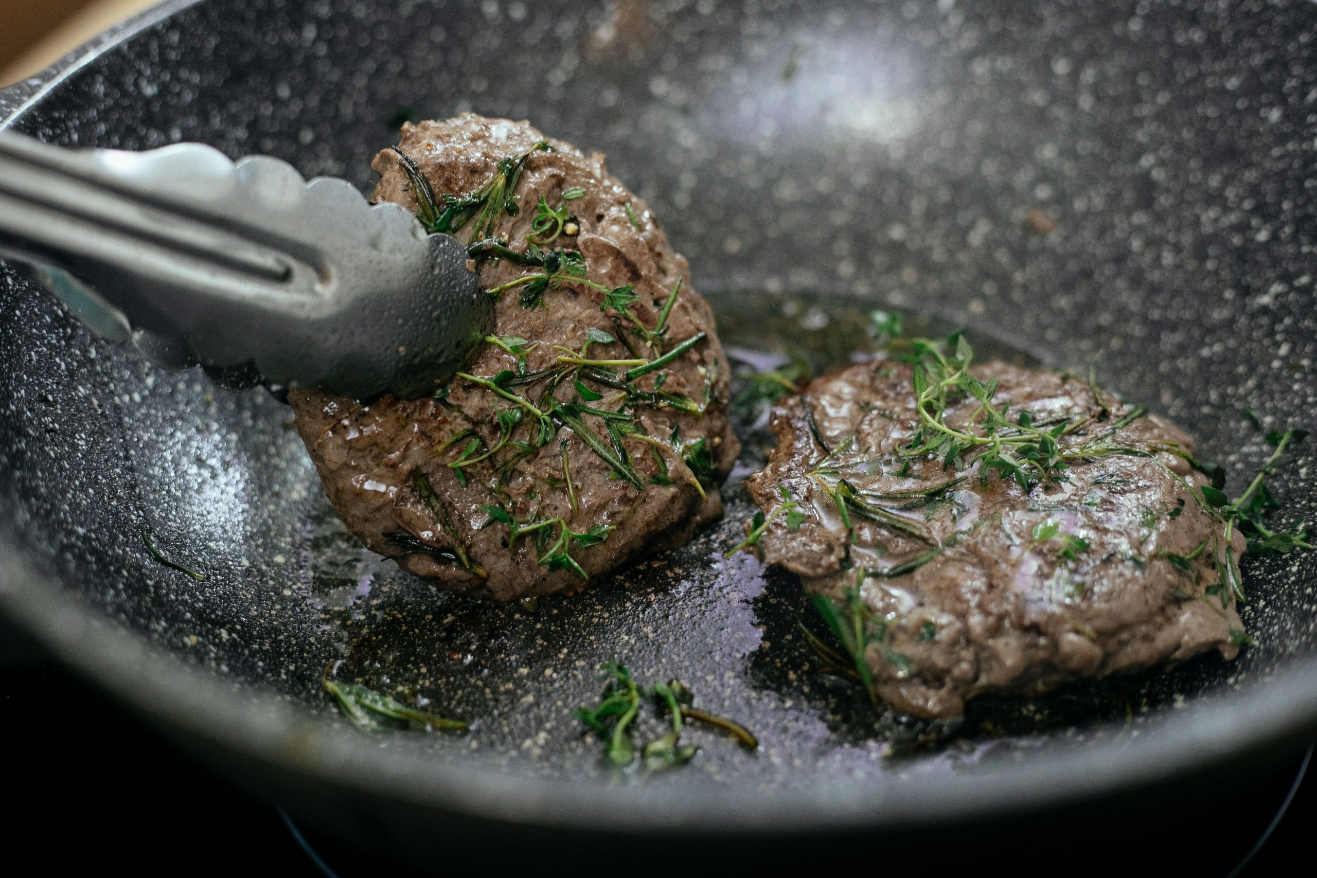 Bien cuire pavés de boeuf à la poêle