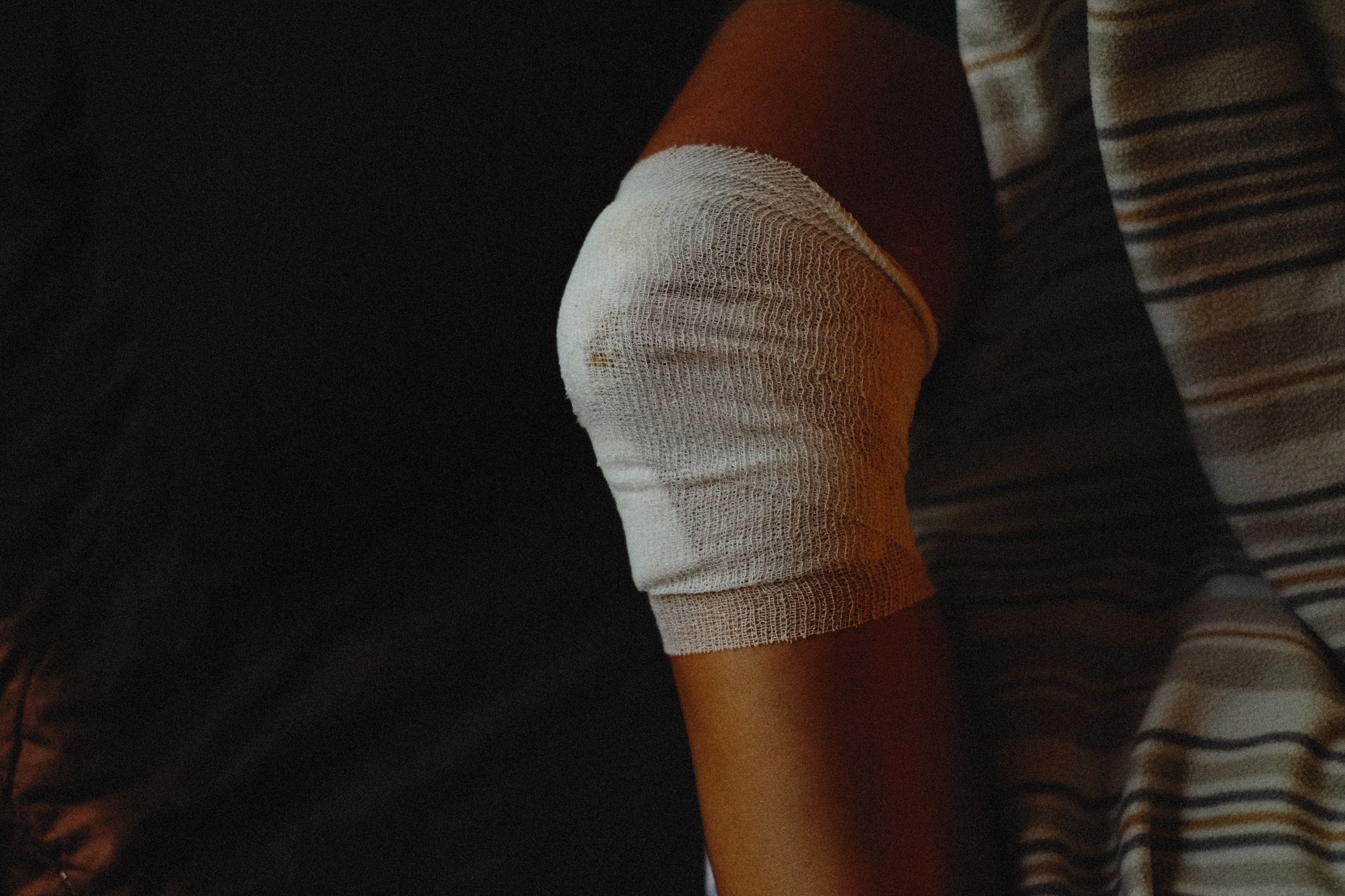 Bandage de compression posé sur un bras