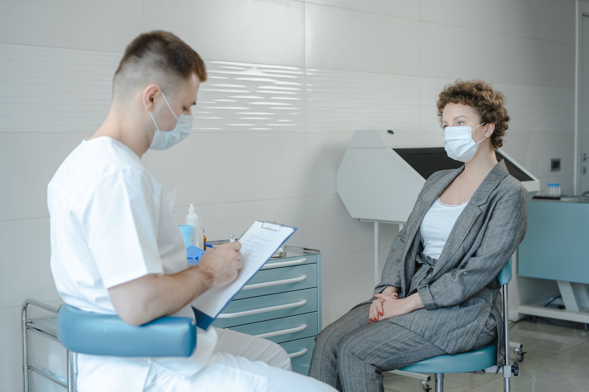 Consultation médicale entre un patient et un médecin