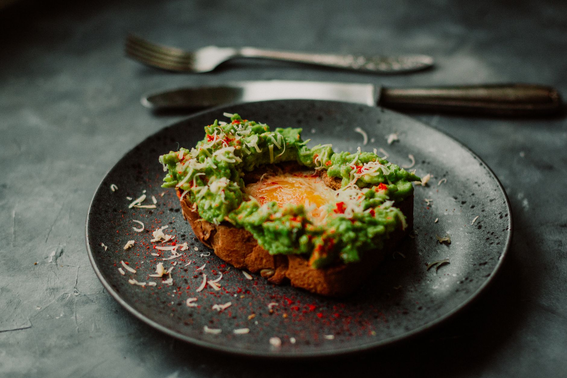 Tartine d'avocat et œuf poché