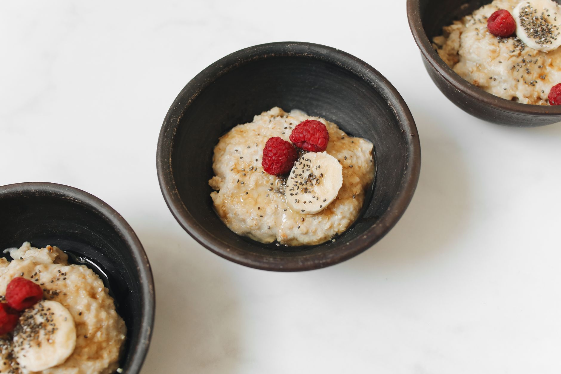 Bol de petit-déjeuner sain aux fruits et graines